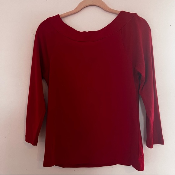 Beautiful red sweater - Picture 1 of 3